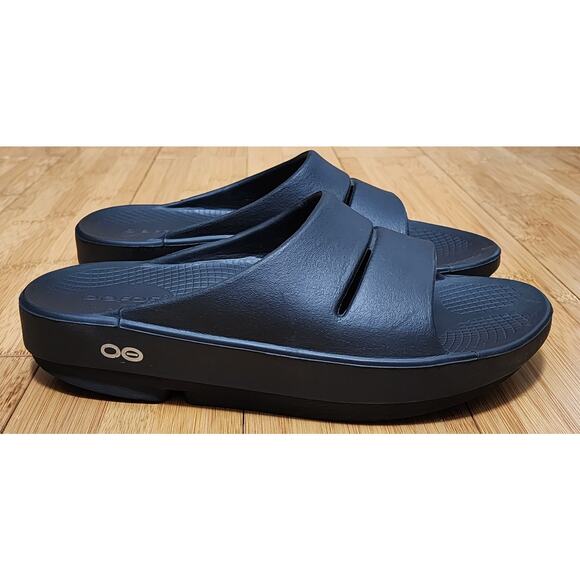 Oofos Womens Ooahh Recovery Sandals Size 6 Black Slide Slip On Shoes Comfy Beach - Picture 1 of 7